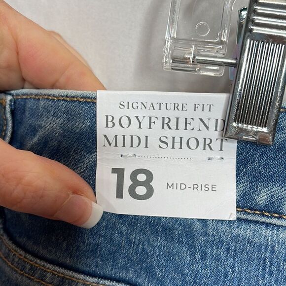 Lane Bryant MIDI Boyfriend Jean Shorts. Size 18. - Picture 8 of 10